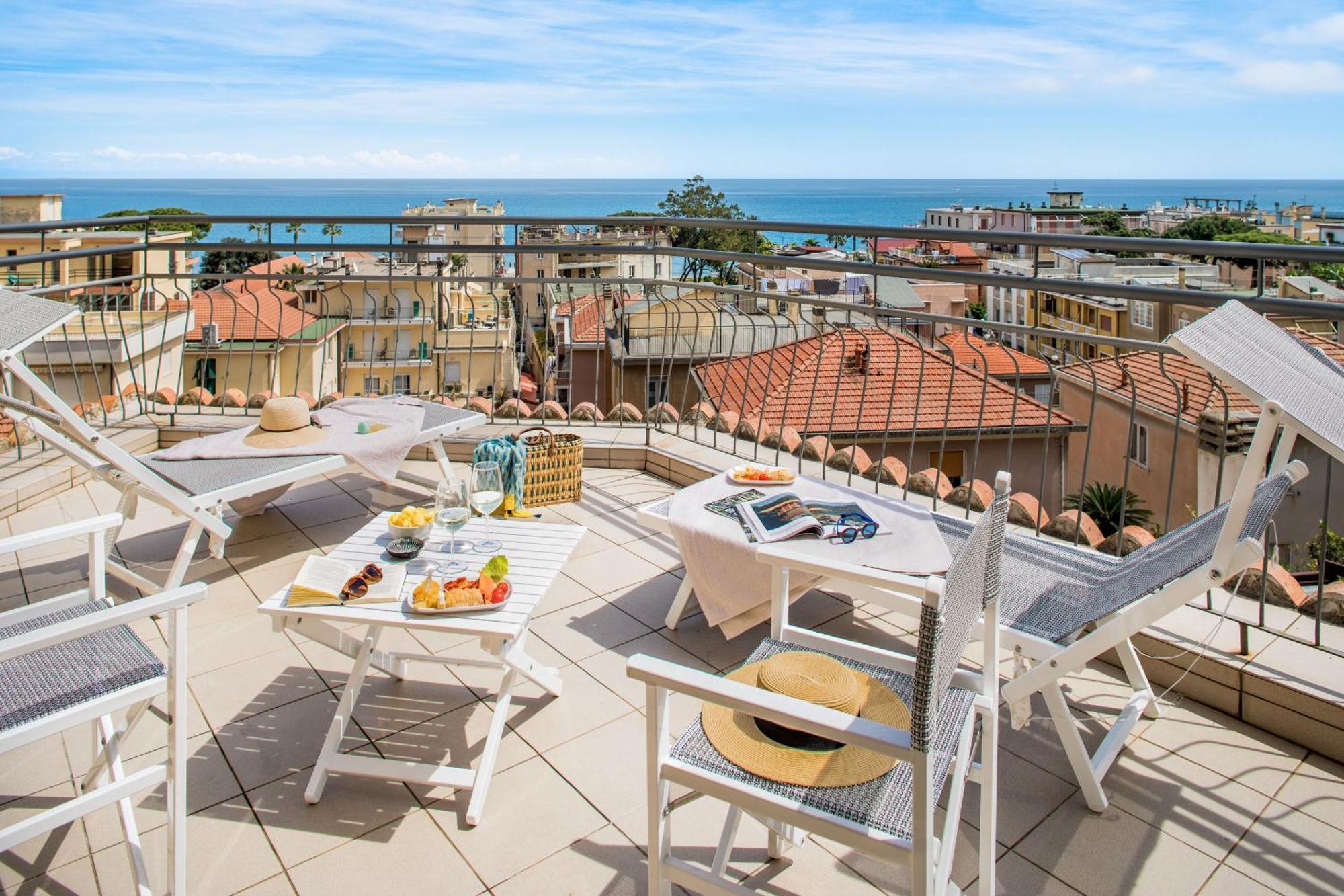 Hotel Tritone Laigueglia Kültér fotó