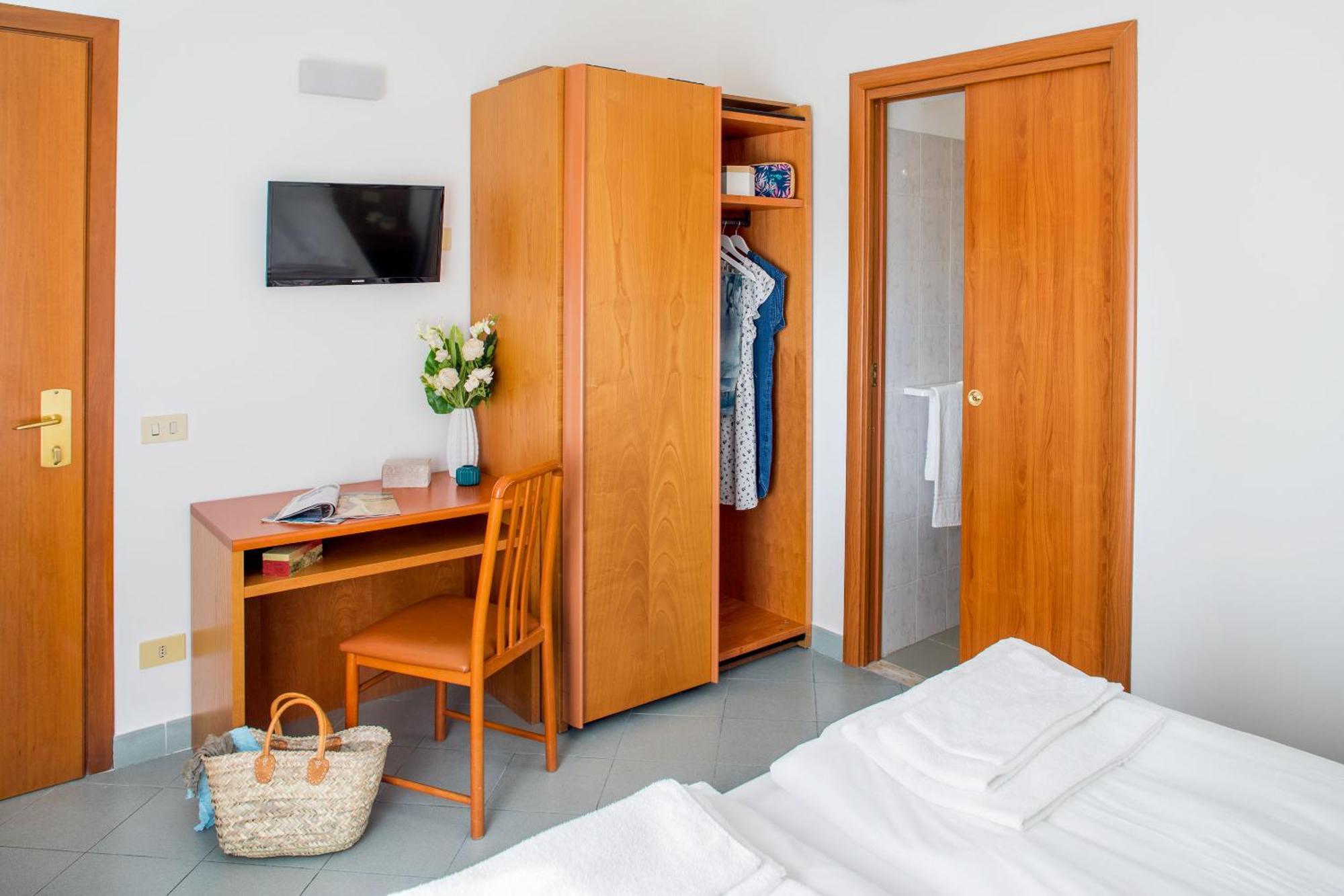 Hotel Tritone Laigueglia Kültér fotó