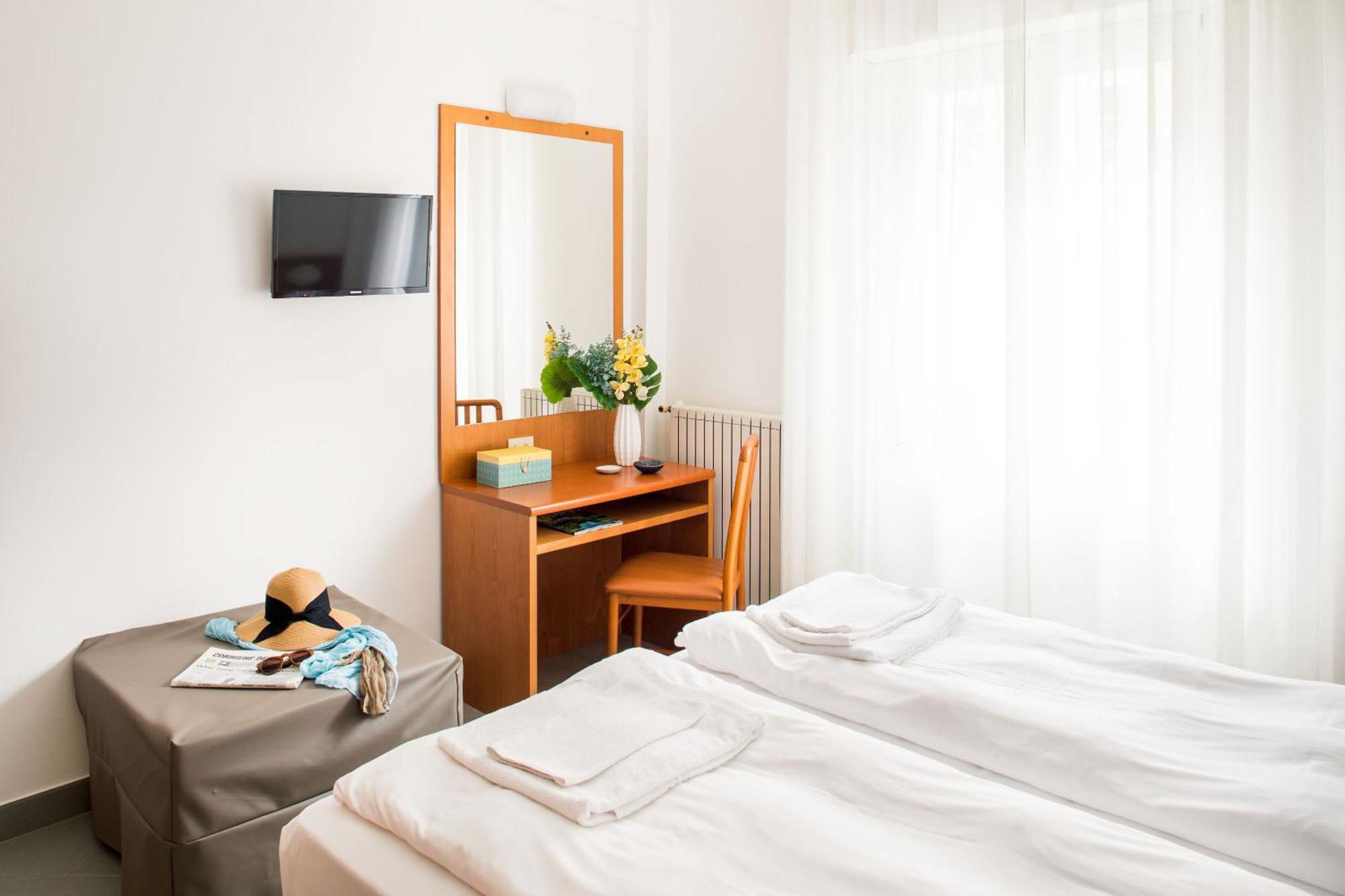 Hotel Tritone Laigueglia Kültér fotó