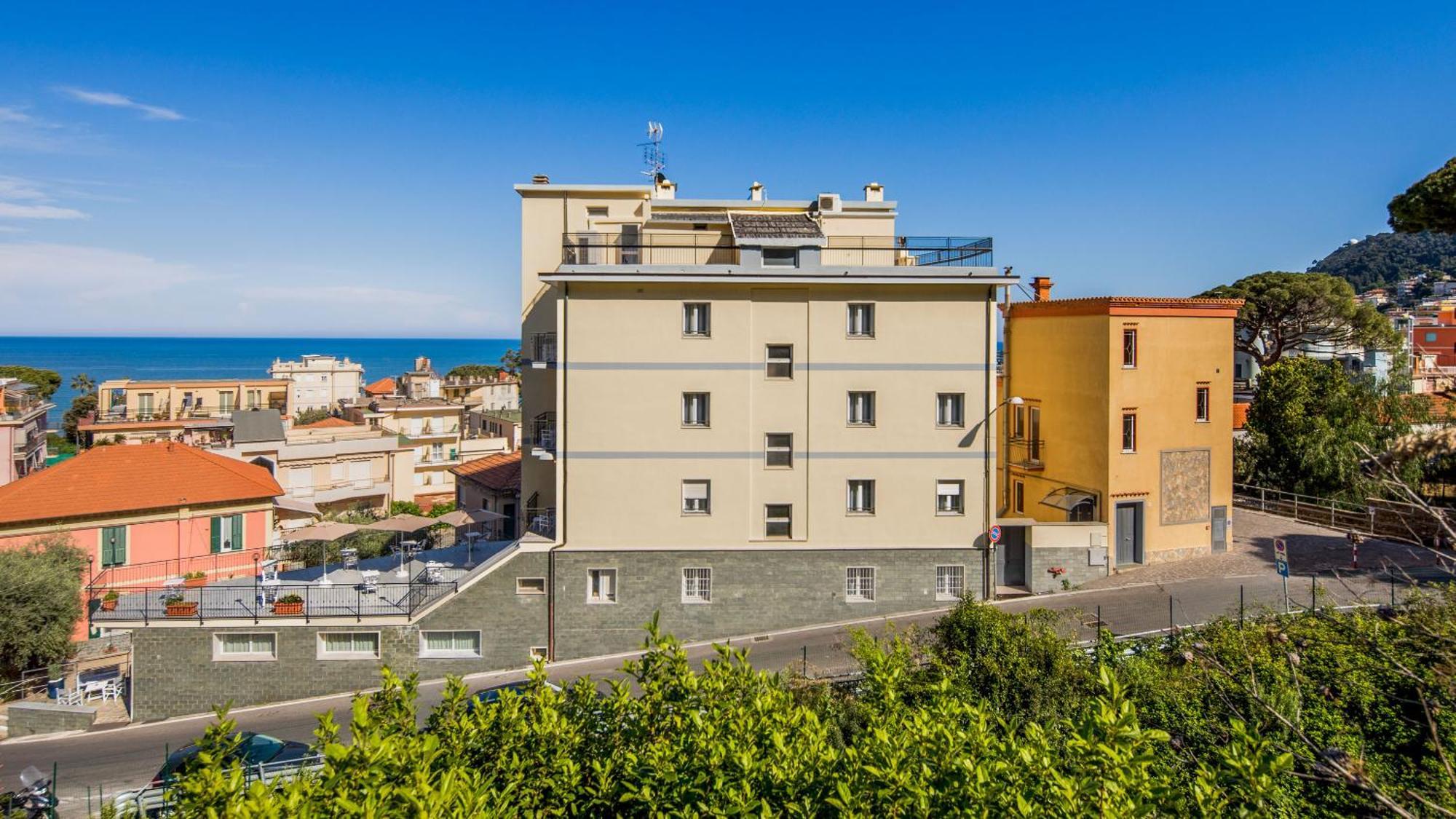 Hotel Tritone Laigueglia Kültér fotó