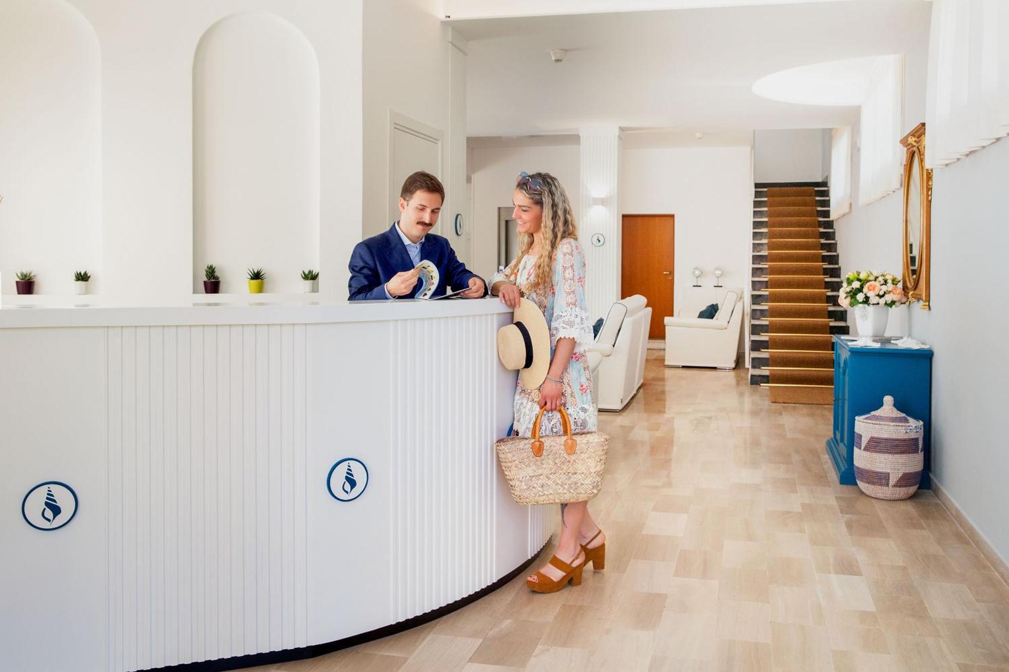 Hotel Tritone Laigueglia Kültér fotó