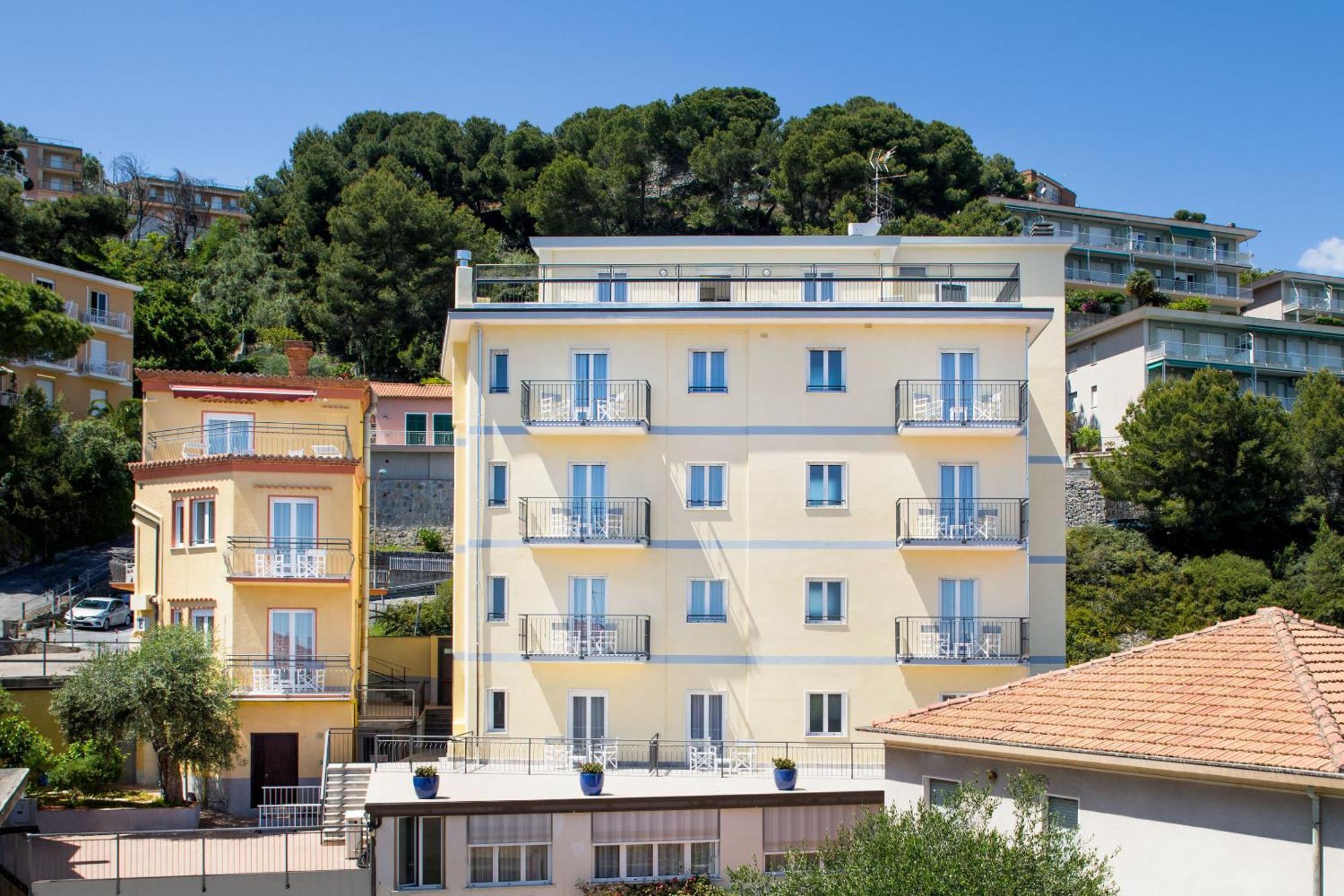 Hotel Tritone Laigueglia Kültér fotó